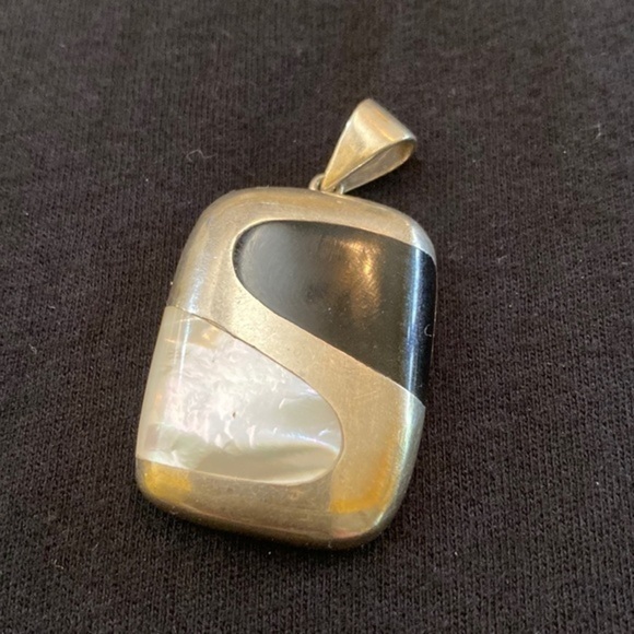 Beautiful mid century vintage Art Deco inlaid .925 sterling pendant